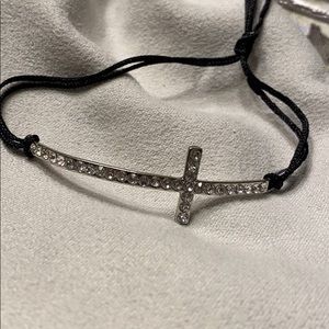 Side cross adjustable bracelet